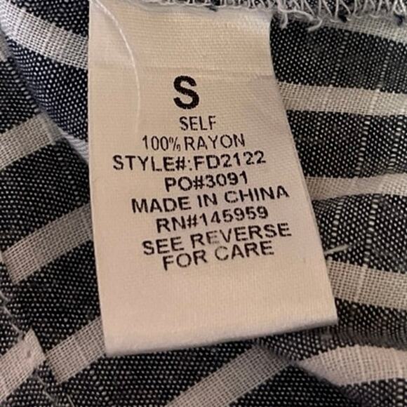 Dress Forum Gray Striped Tie Knot Button Up Long Sleeve Crop Shirt Blouse Top S - Picture 4 of 4